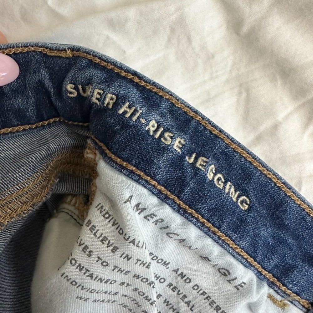 American Eagle Blue Distressed Super Hi-Rise Jegging Jeans Size 6 Regular - Picture 5 of 6